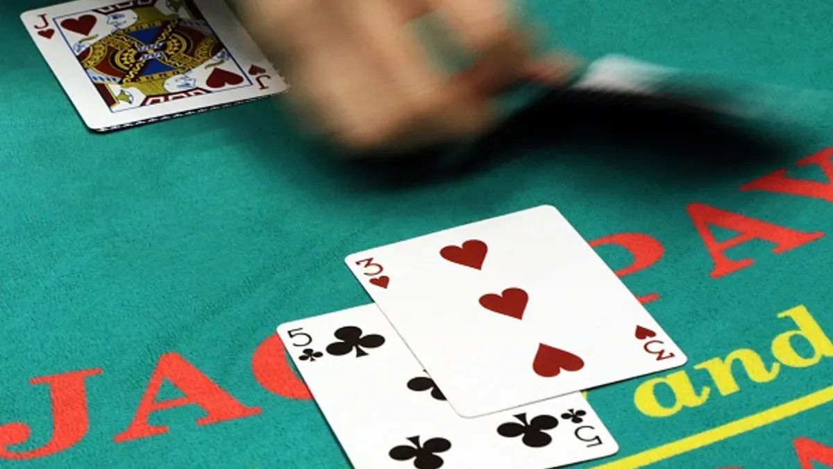 Blackjack online em cassinos virtuais e ao vivo