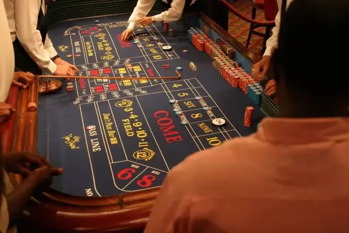 how-to-play-craps-scaled 2.webp